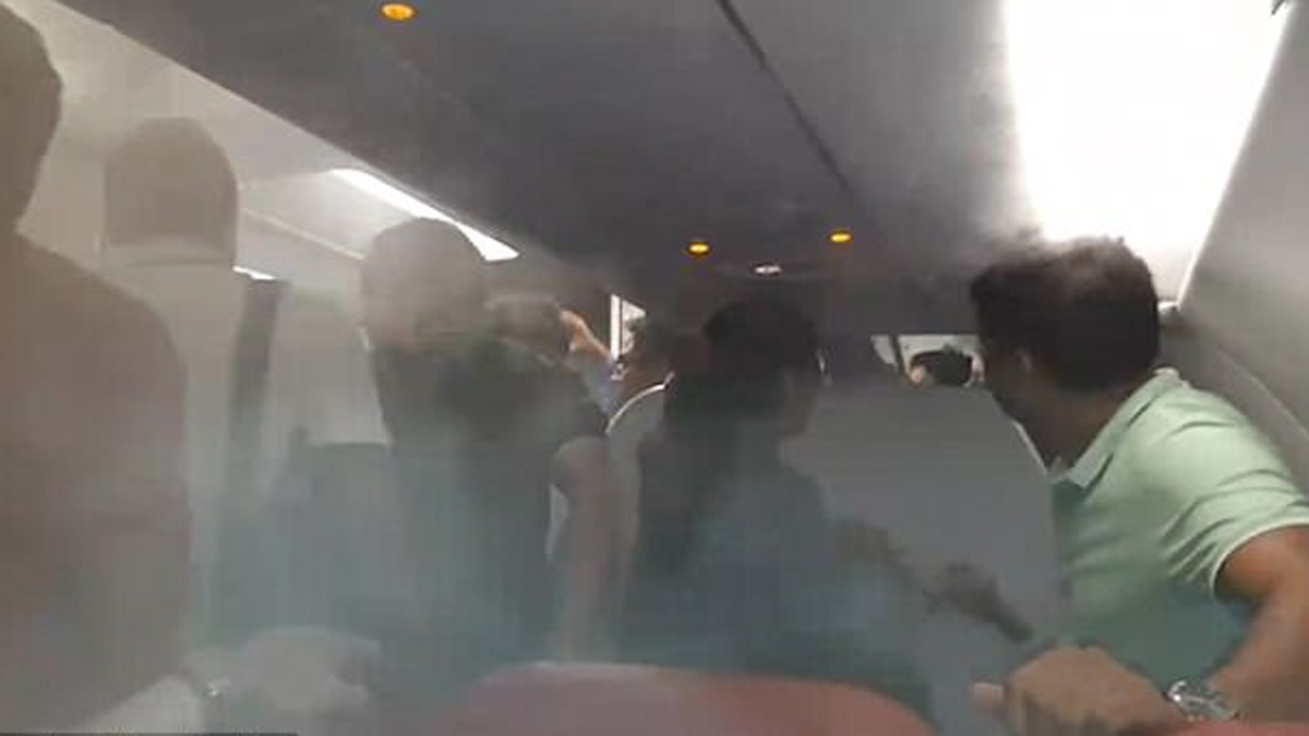 #Video Piloto hace vomitar a pasajeros de AirAsia a propósito