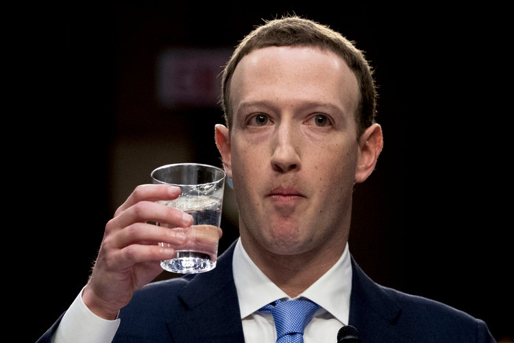 Seis accionistas de Facebook llaman "dictador" a Mark Zuckerberg - zuckerberg1