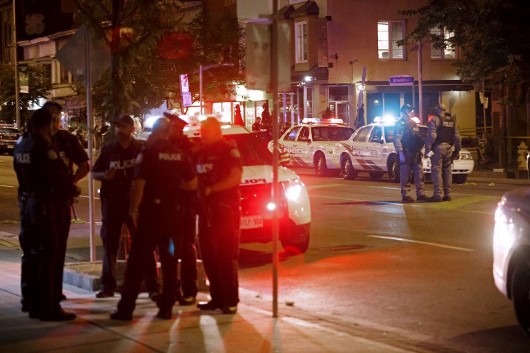 #Video Tiroteo deja tres muertos y 12 heridos en Toronto - 000-17v2tg