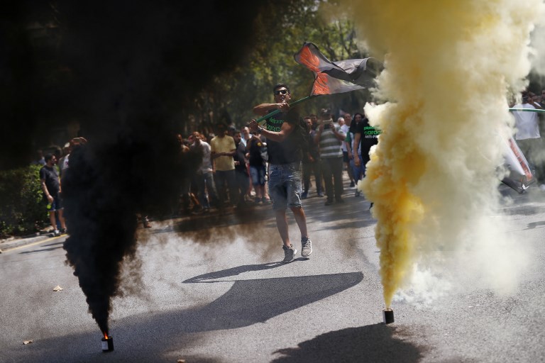 Taxistas de Barcelona continúan huelga tras episodios de violencia - 000-17x1cm