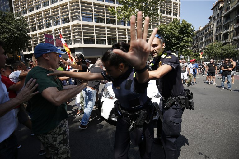 Taxistas de Barcelona continúan huelga tras episodios de violencia - 000-17x2lc
