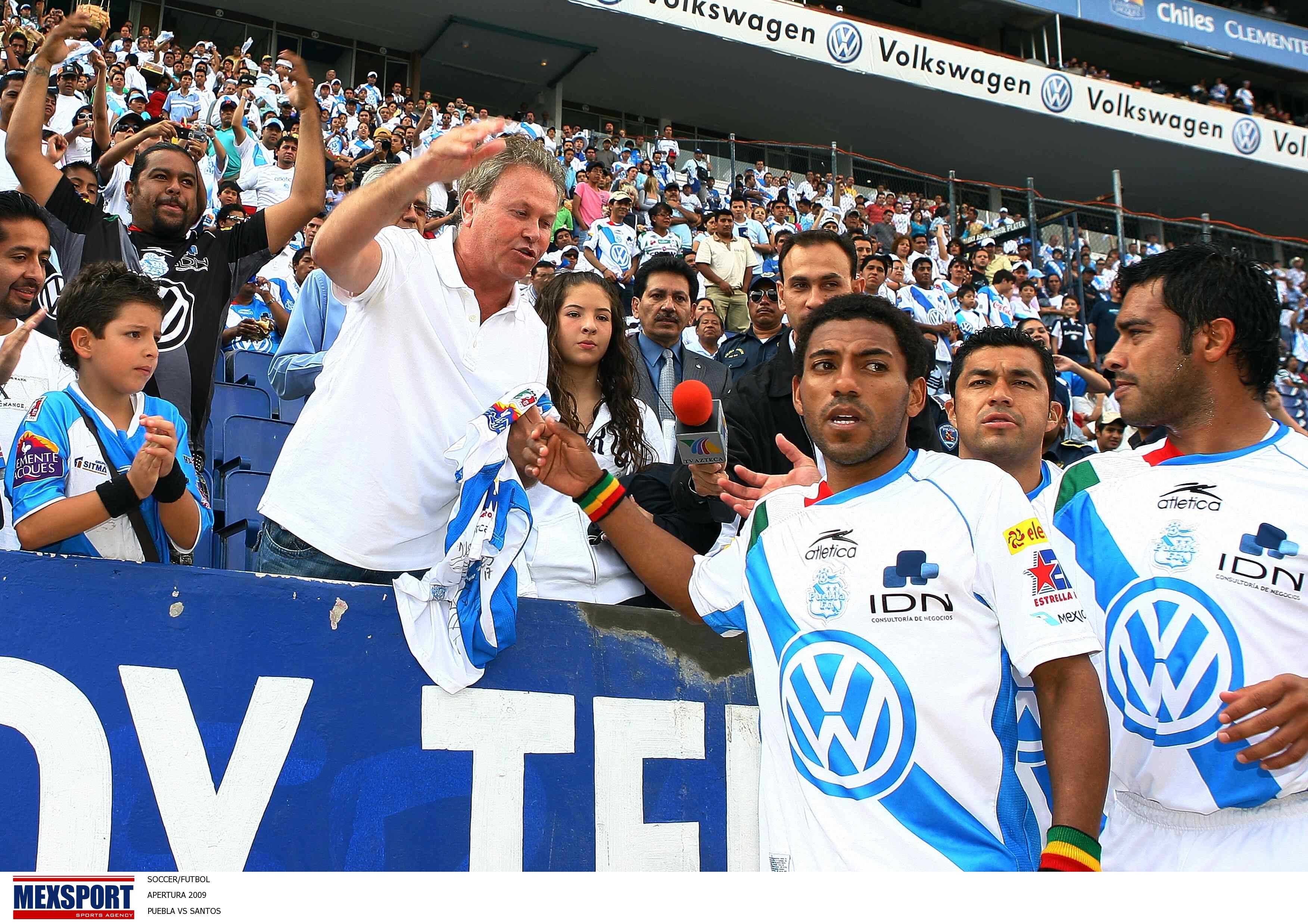 Ordenan aprehensión de exdueño del Puebla por fraude fiscal - 20091004-753