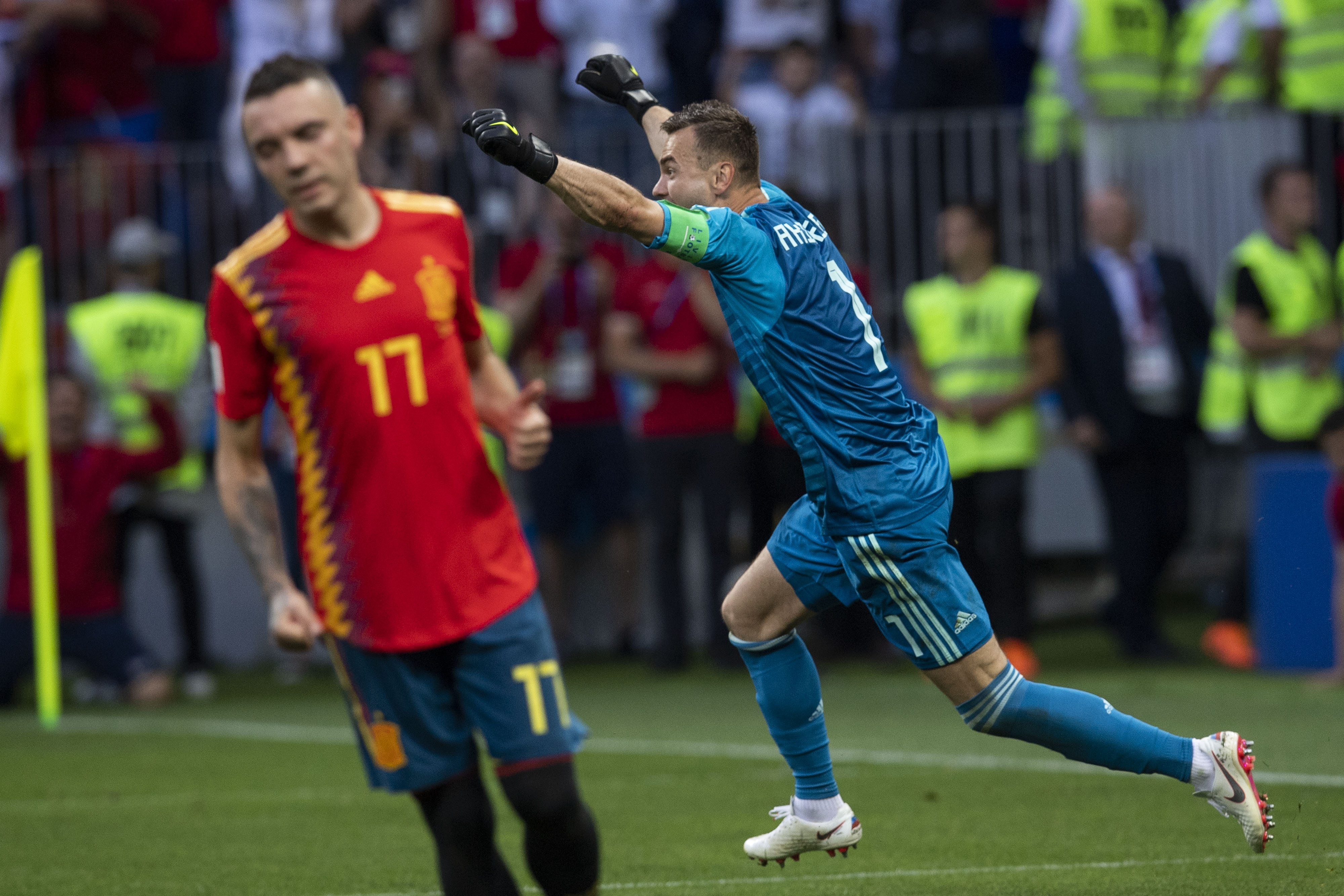 Iniesta se despide de la Selección Española con amargo adiós - 20180701-220