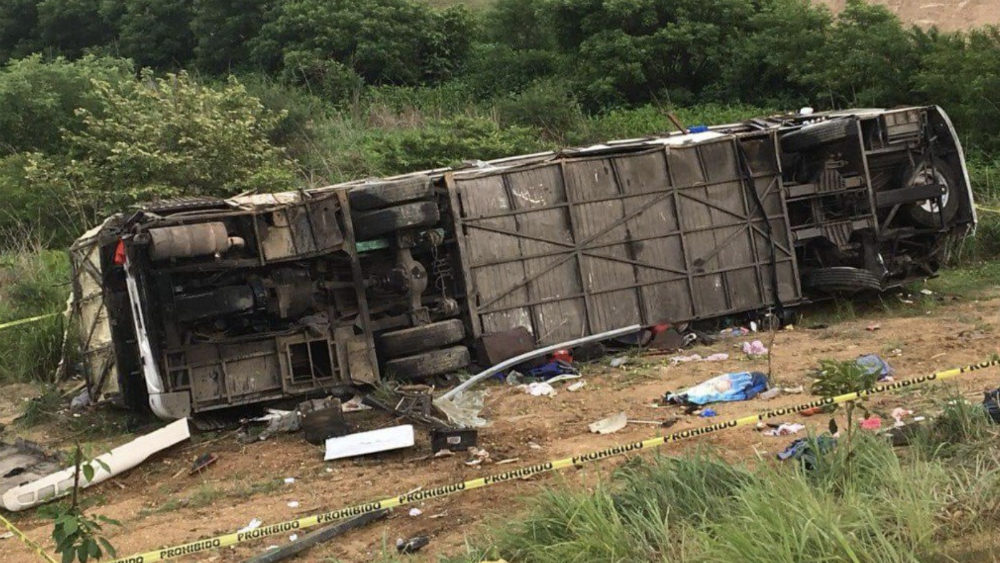 Accidente en Nayarit deja cuatro muertos y 30 heridos