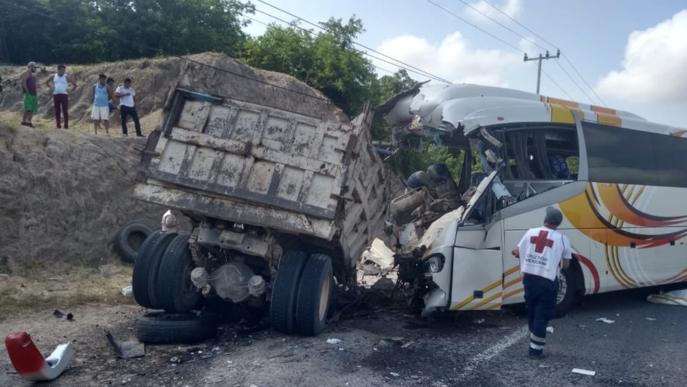 Accidente carretero deja cuatro muertos en límites de Jalisco y Colima - accidente-jalisco-colima-2