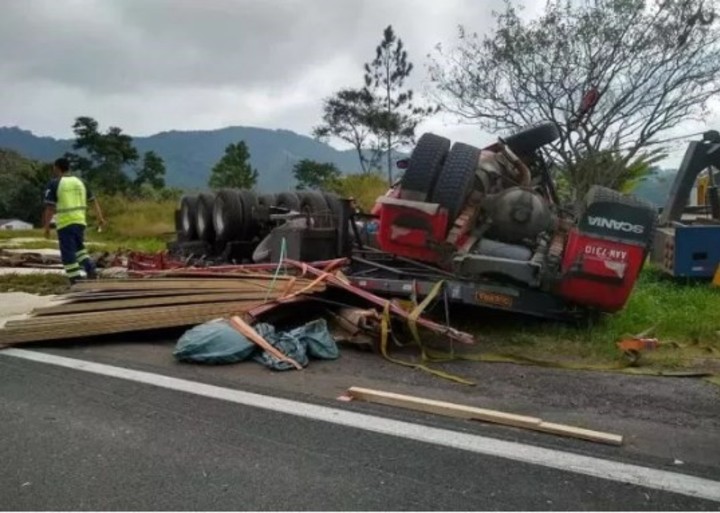 Rescatan a bebé recién nacida en accidente - accidente-mama-y-bebe