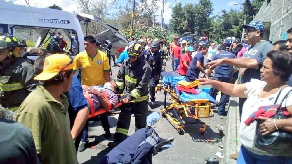 Suman dos muertos tras accidente en carretera Topilejo-Xochimilco Suman dos muertos tras accidente en carretera Topilejo-Xochimilco