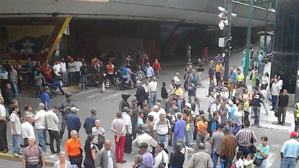 Adultos mayores exigen pago de pensión en Venezuela