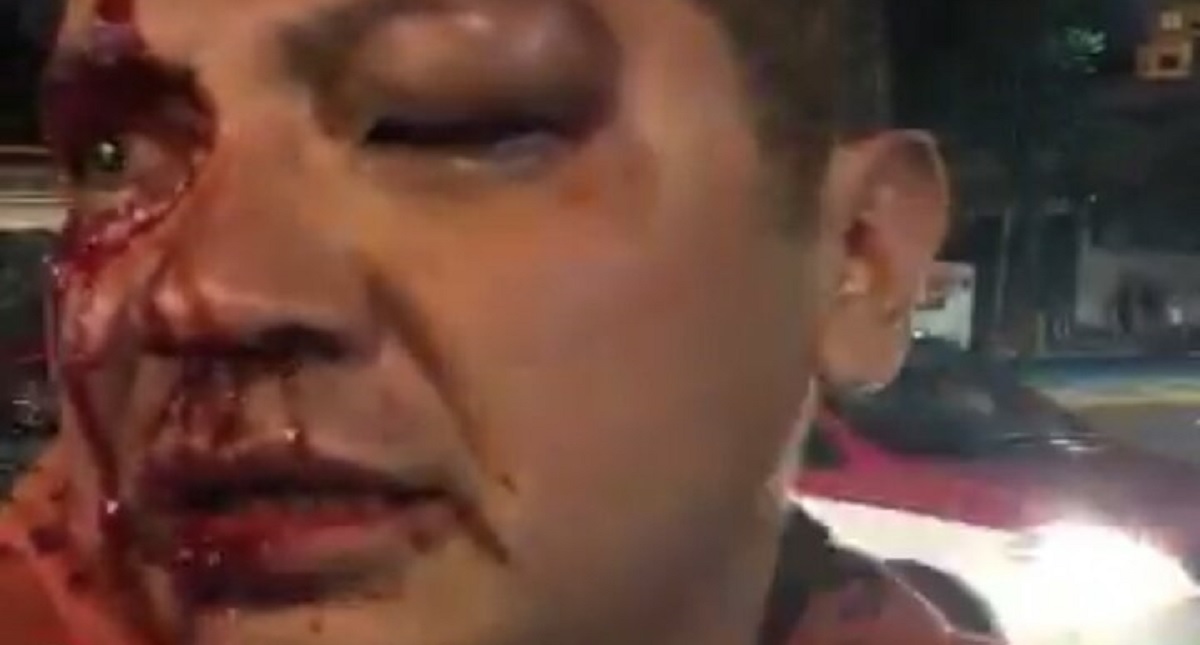 Investigan a ocho policías capitalinos por agresión a periodista - agresion-a-reportero