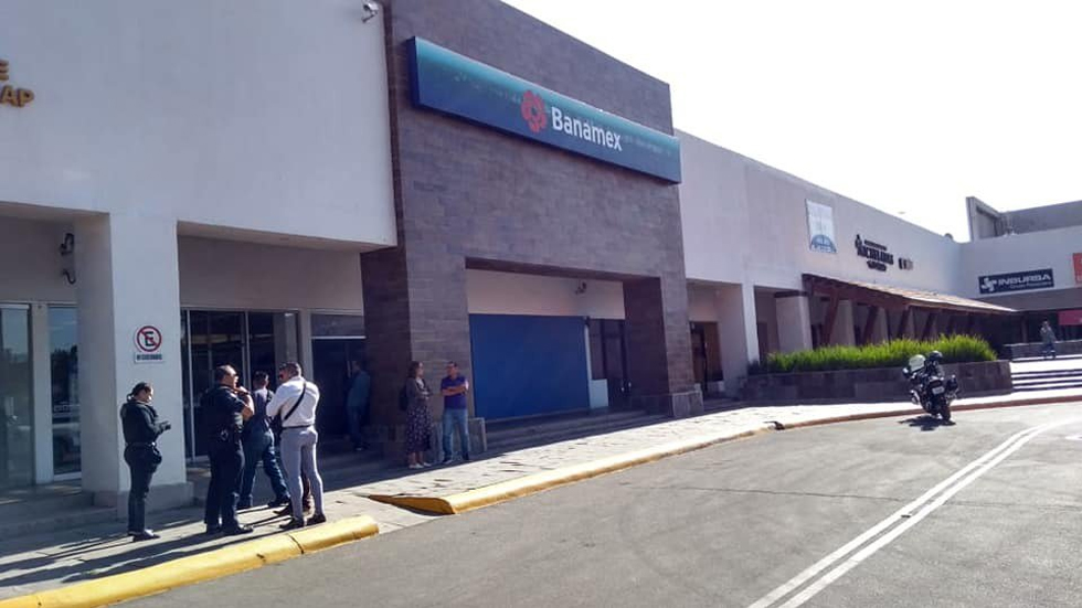 Sujeto asalta banco en Aguascalientes con granada en mano