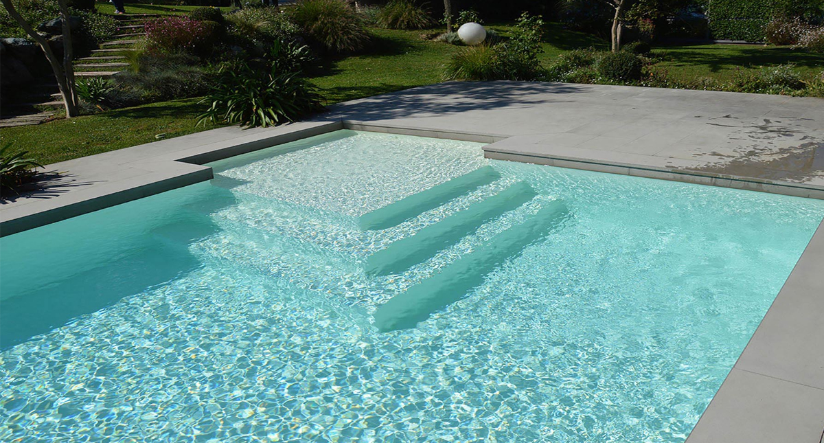 ¿Por qué se ponen rojos los ojos después de nadar?