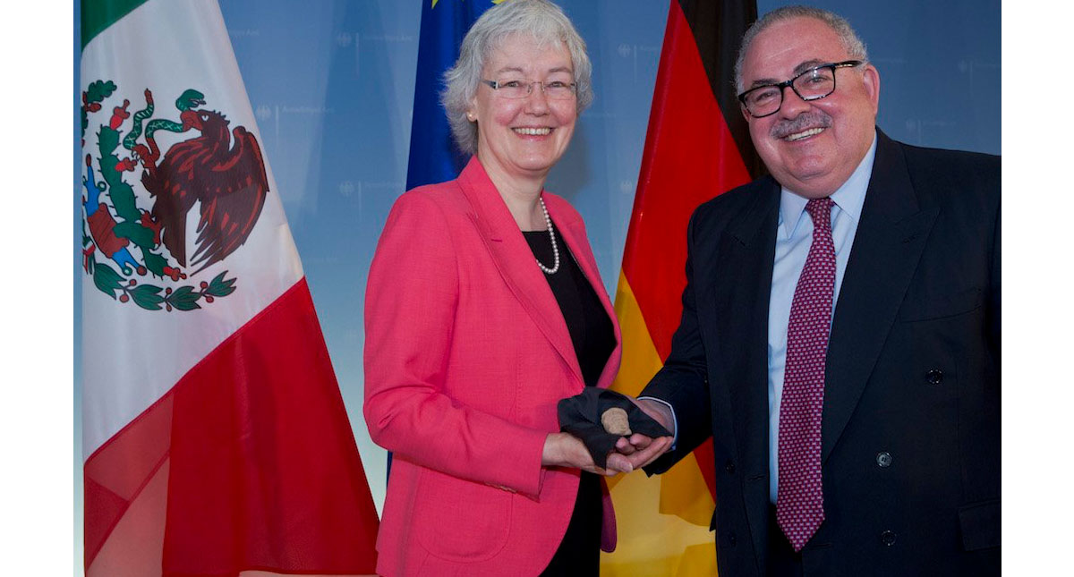 Alemania devuelve a México pieza prehispánica recuperada en transacción