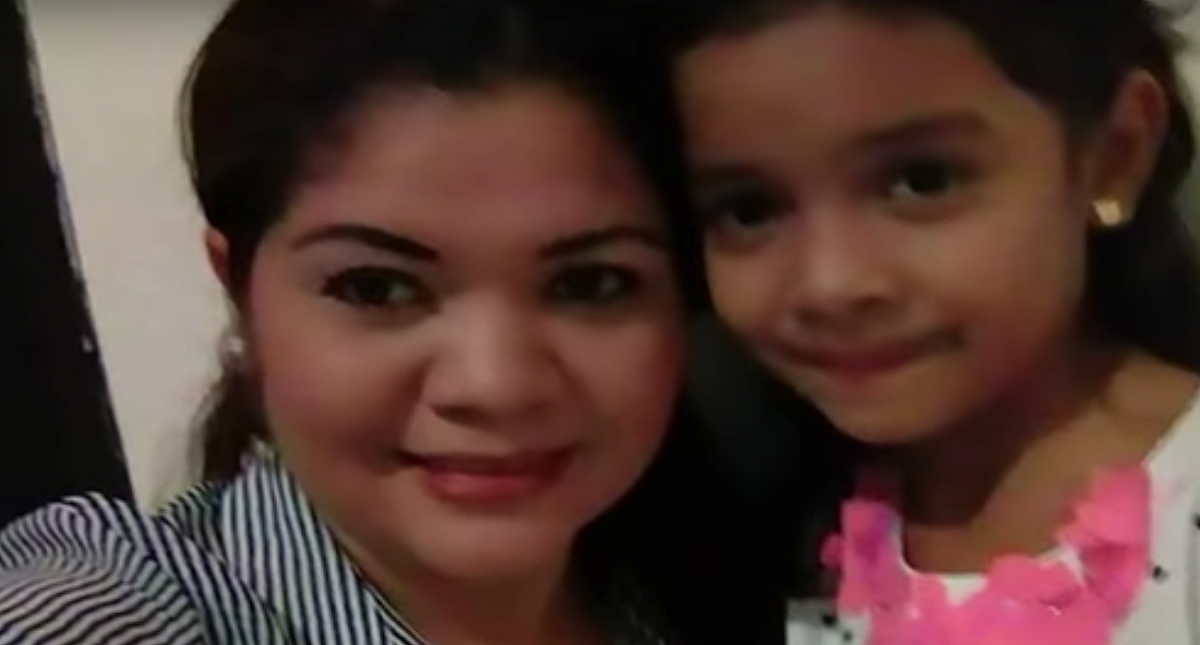 Liberan a madre de niña que clamó por ella en centro de detención