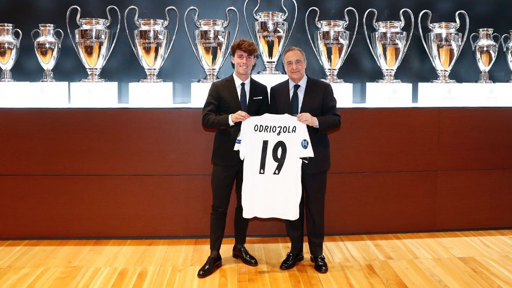 Real Madrid presenta a Álvaro Odriozola