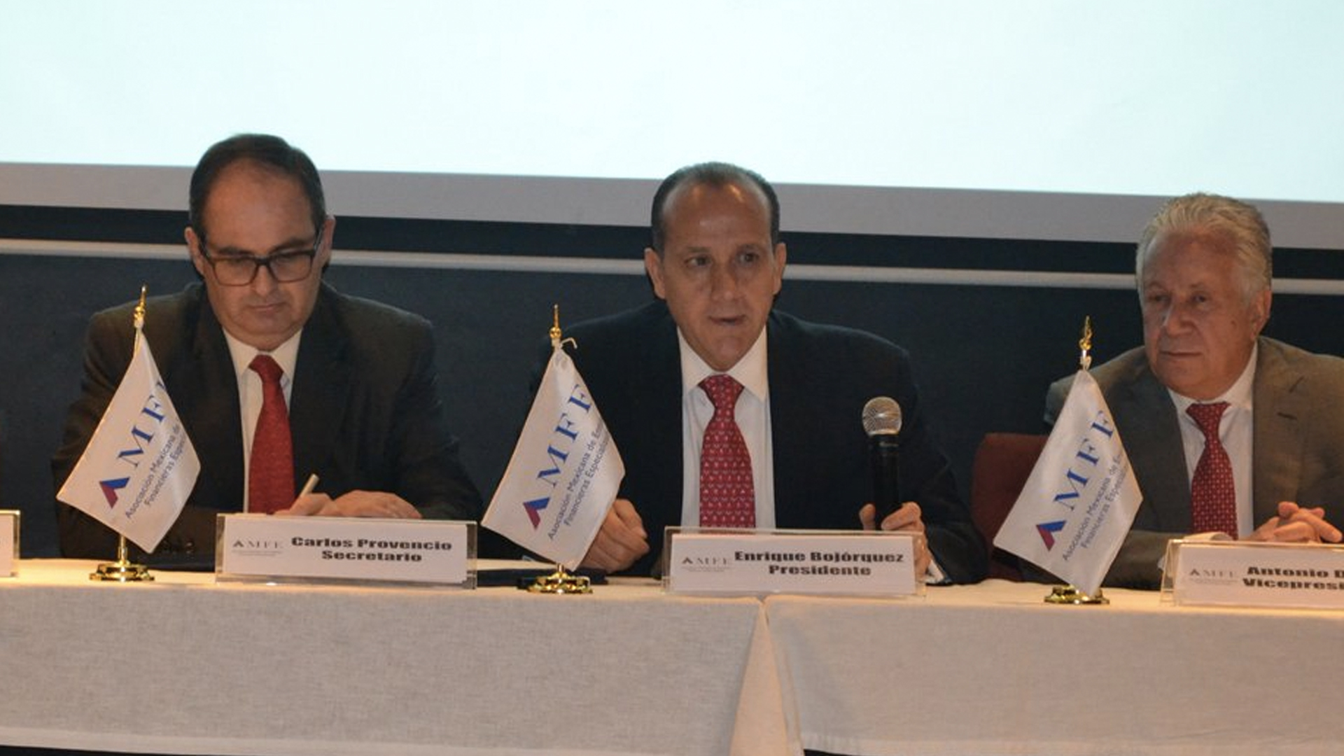 Entidades financieras trabajarán con López Obrador - amfe