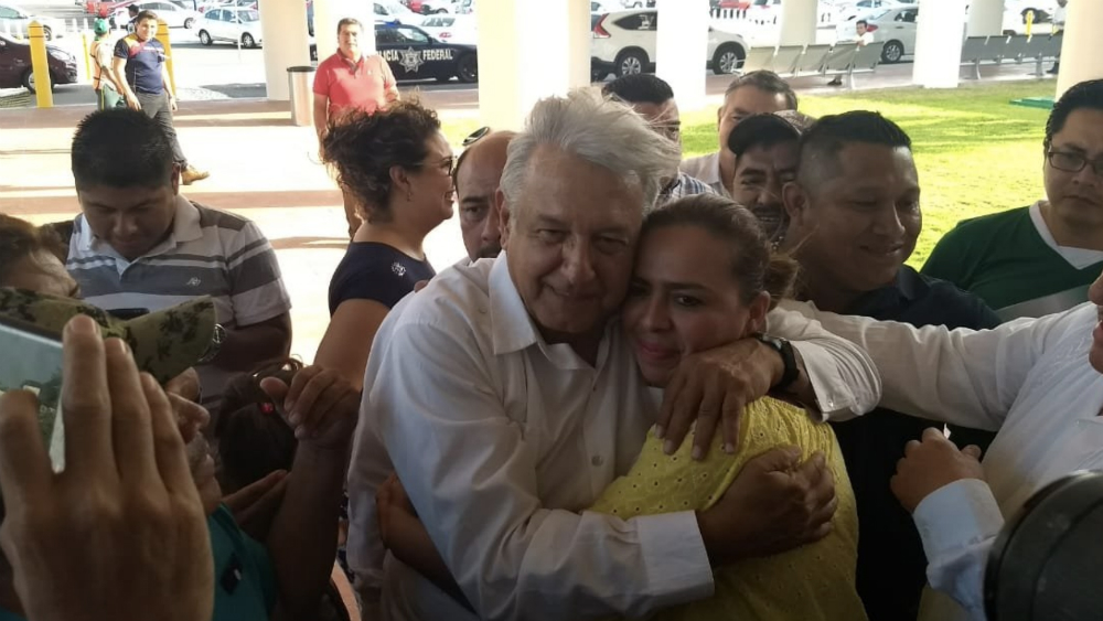 Doné 500 mil pesos a fideicomiso para damnificados: AMLO