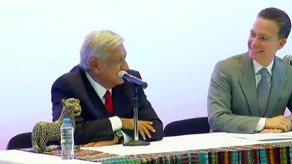 AMLO pide apoyo a gobernadores para descentralizar el Gobierno Federal AMLO pide apoyo a gobernadores para descentralizar el Gobierno Federal