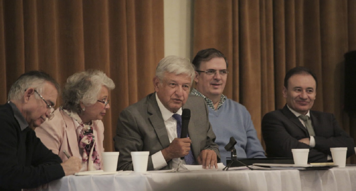 AMLO presenta 13 reformas para la "Cuarta Transformación" de México - amlo-gabinete