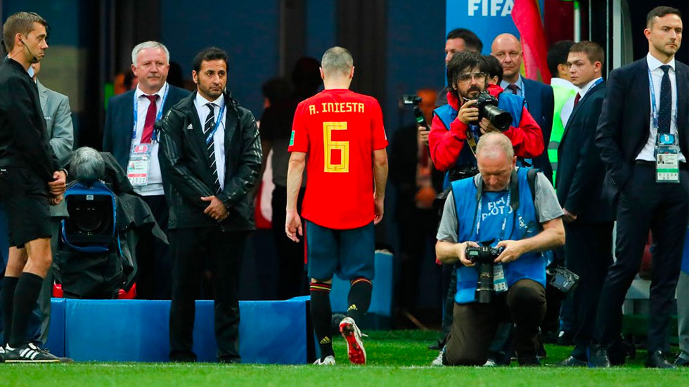 Iniesta se despide de la Selección Española con amargo adiós