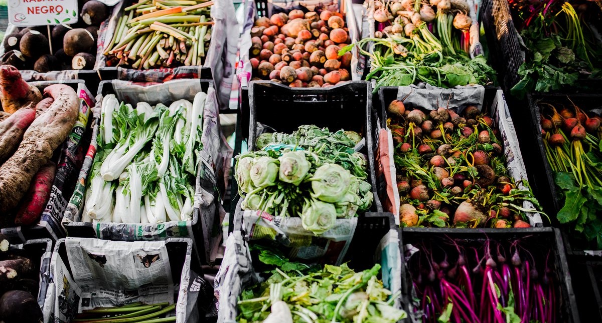 Aranceles a alimentos de EE.UU. elevan precios en la Central de Abasto