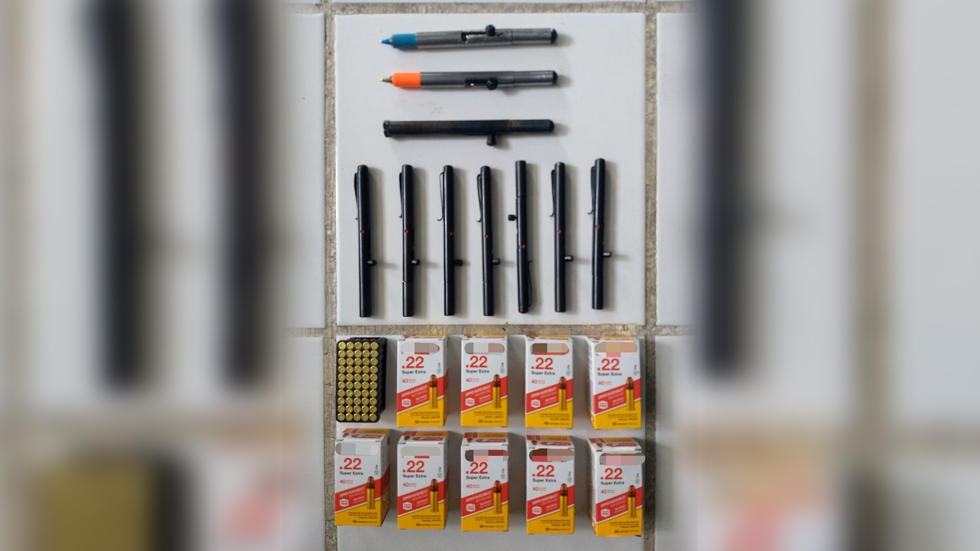 Detienen a sujeto con 10 pistolas tipo pluma en Álvaro Obregón