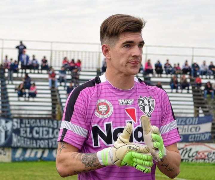 Delantero apuñala a ex portero de River Plate a las afueras de un bar - arquero