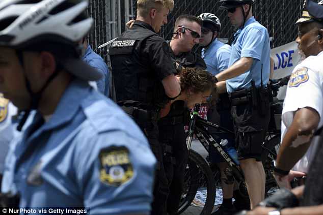 #Video Manifestaciones en Filadelfia suman 30 detenidos - arrestosint