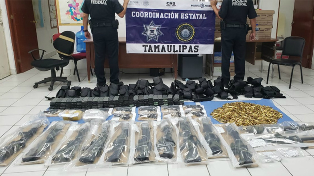 Decomisan arsenal en carretera de Tamaulipas