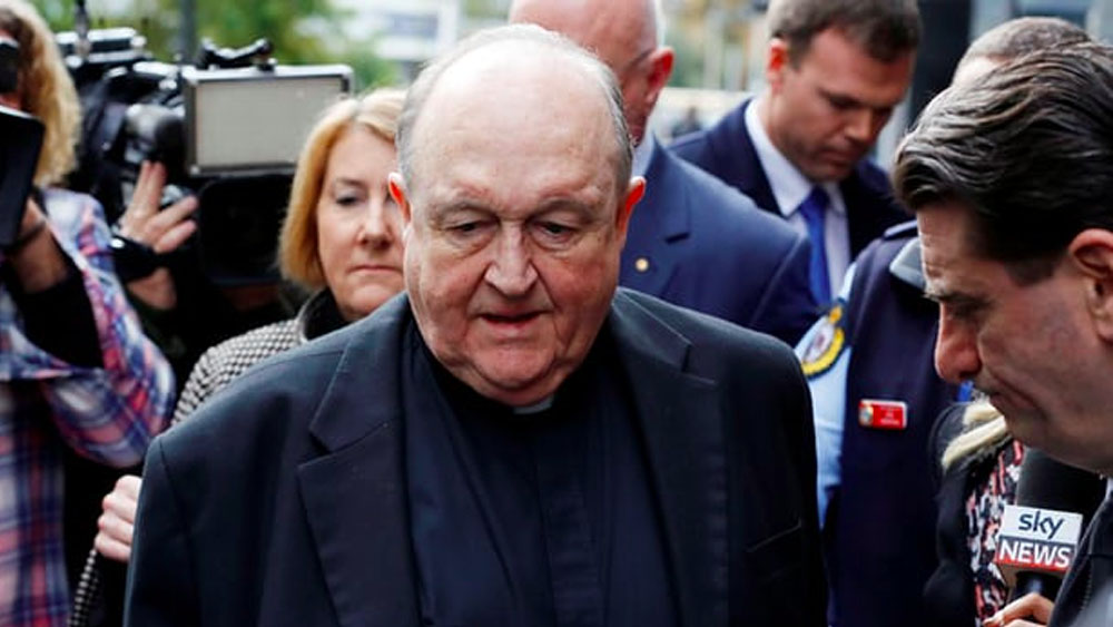 El papa acepta renuncia de arzobispo acusado de encubrir abusos