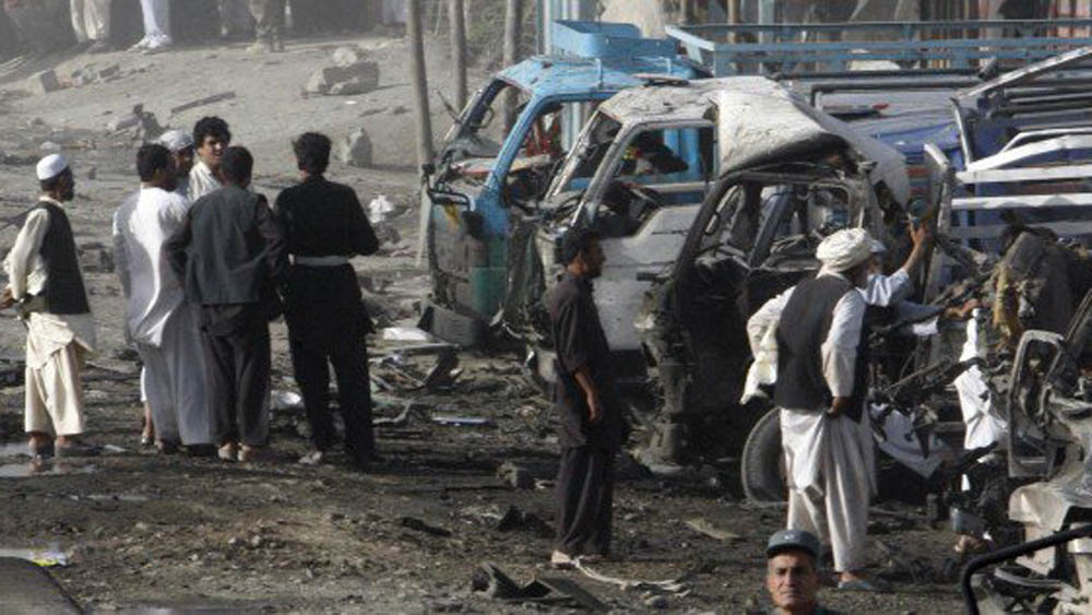 Atentado contra dependencia de gobierno deja 10 muertos en Afganistán - atentado-con-kamikaze-en-afganistan