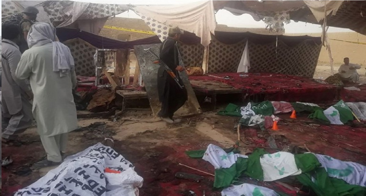 Aumenta a 120 cifra de muertos por atentado suicida en Pakistán