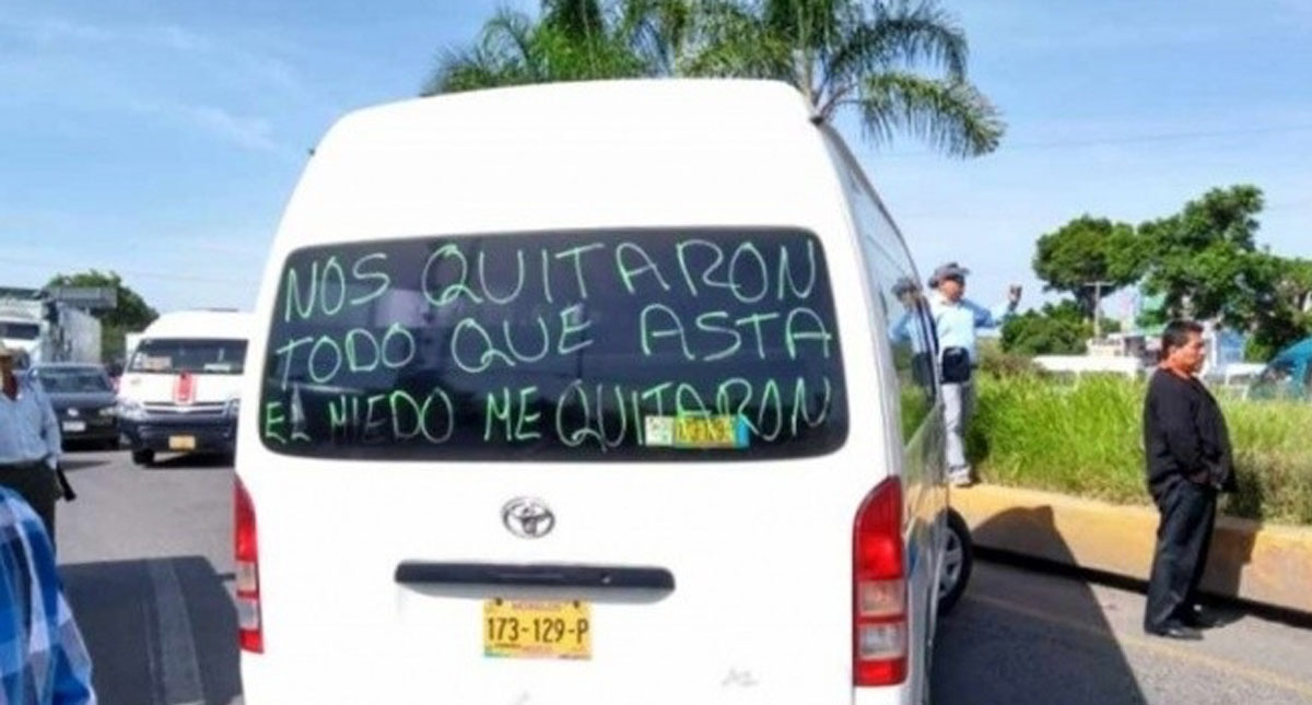 Habitantes bloquean acceso a Cuautla y demandan reconocer autodefensas