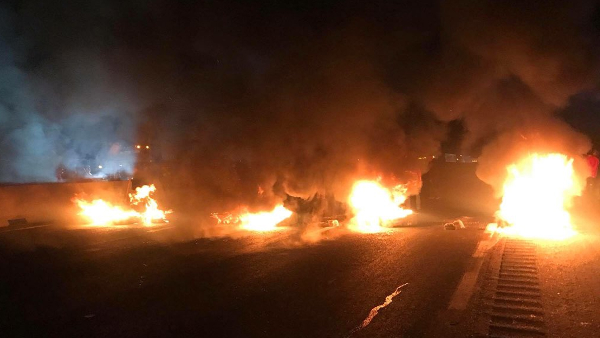 Reabren la autopista México-Puebla tras retiro de manifestantes