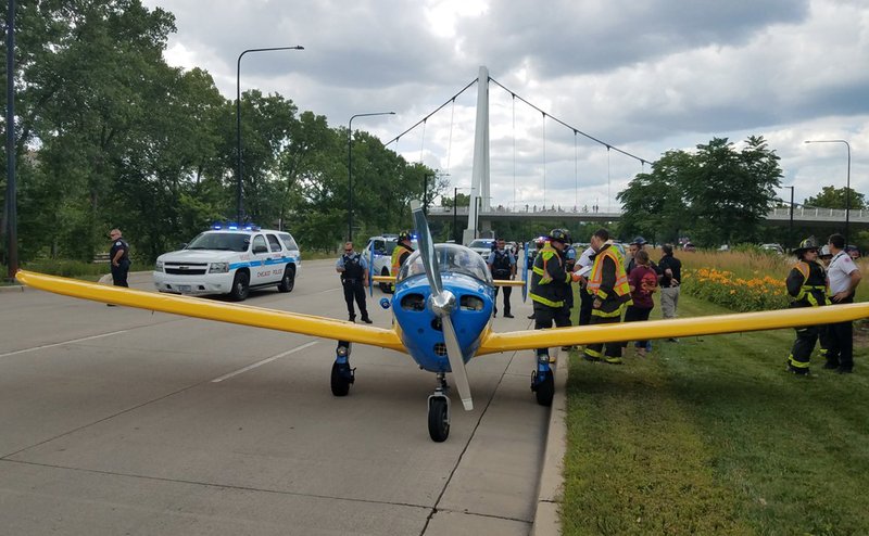 Avión pequeño realiza aterrizaje de emergencia en Chicago - avion-pequeno-chicago1