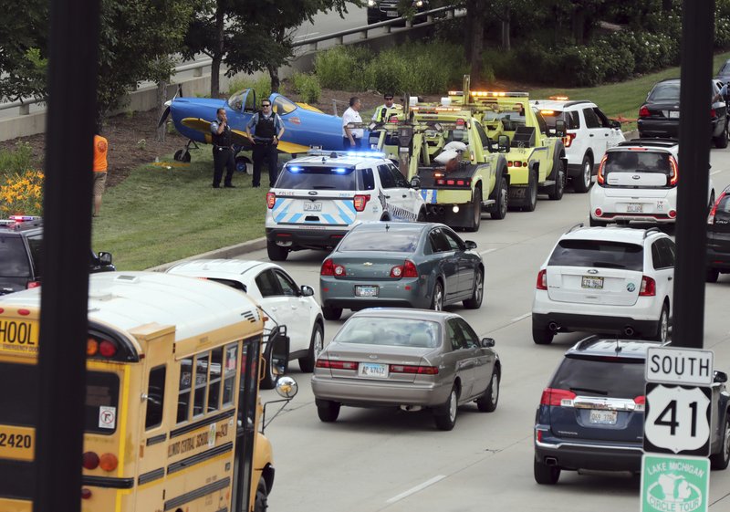 Avión pequeño realiza aterrizaje de emergencia en Chicago - avion-pequeno-chicago2
