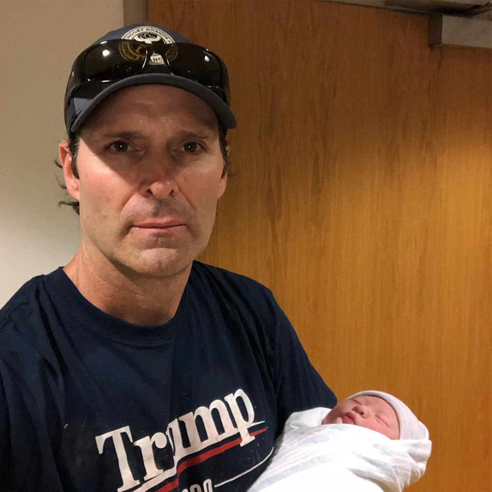 Mujer da a luz en baño de restaurante de Texas - bebe-nacimiento-texas-bano-2