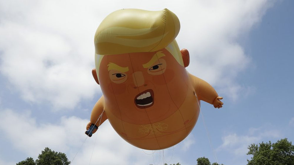 Protestan en Londres con globo gigante de Trump