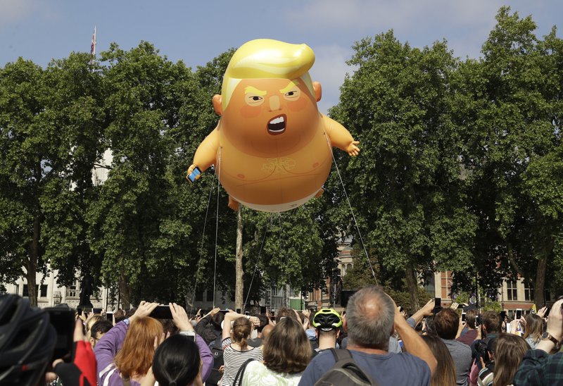 Protestan en Londres con globo gigante de Trump - bebe-trump1