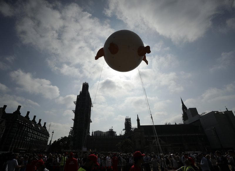 Protestan en Londres con globo gigante de Trump - bebe-trump2