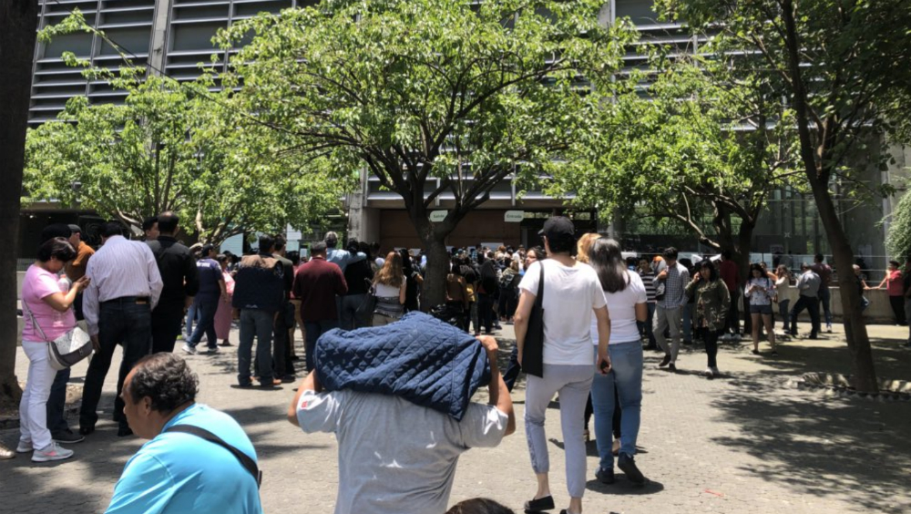 Cantan 'Cielito Lindo' en abarrotada casilla especial de Biblioteca Vasconcelos - biblioteca-vasconcelos-elecciones-2