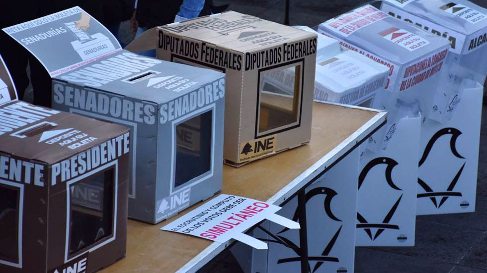 Roban boletas a presidente de casilla en Iztapalapa