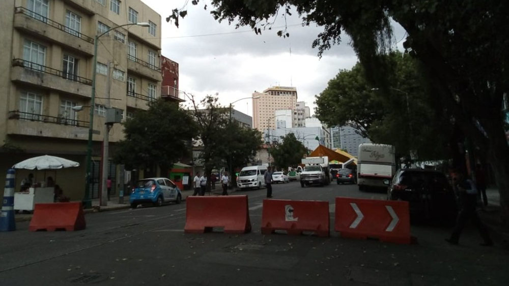 Manifestantes mantienen cerrada Bucareli