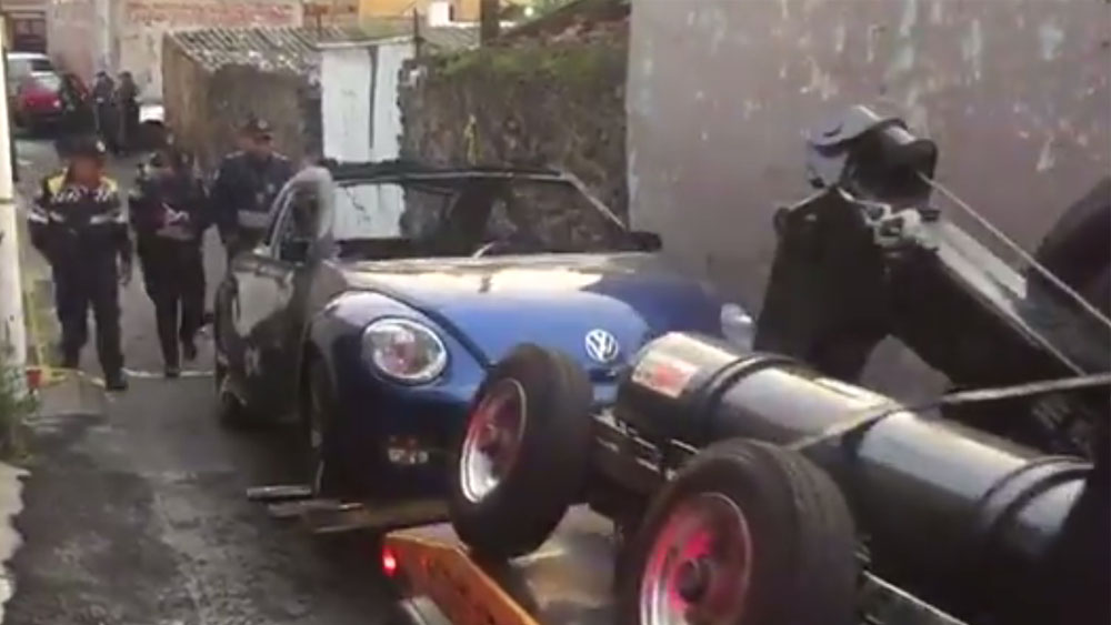 Encuentran dos cuerpos calcinados dentro de auto en Xochimilco