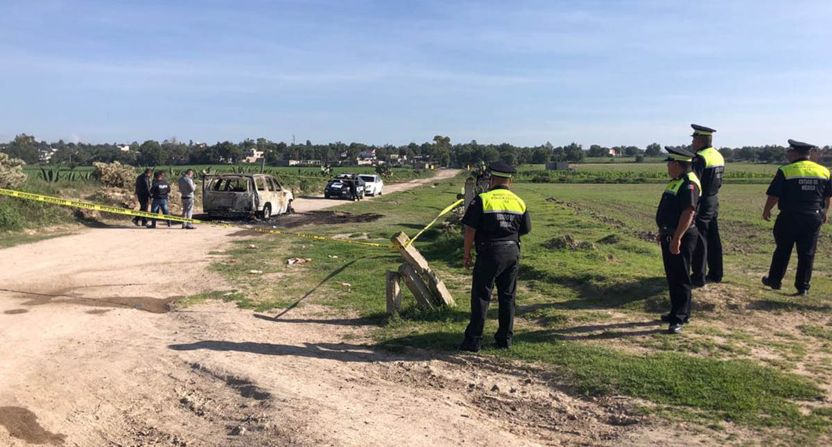 Calcinan a cinco personas dentro de camioneta en el Estado de México