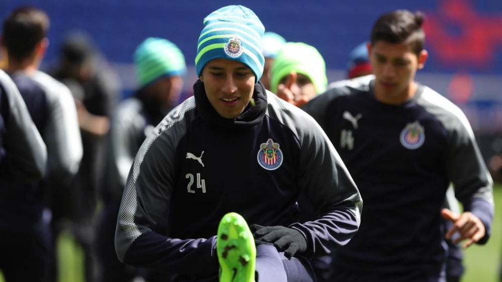 Operan a Carlos Cisneros y será baja con Chivas por cuatro meses - carlos-cisneros-chivas