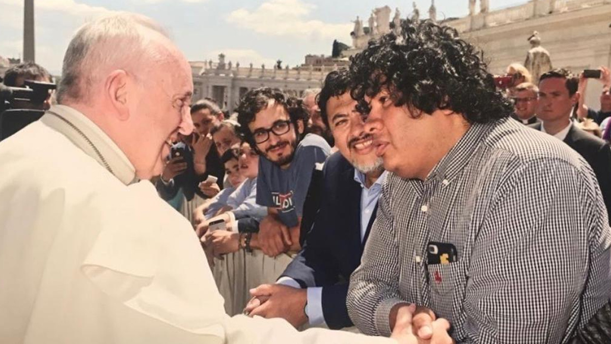 Admiten precipitación en anuncio de participación del papa en foros de paz - carlos-cruz-papa-francisco