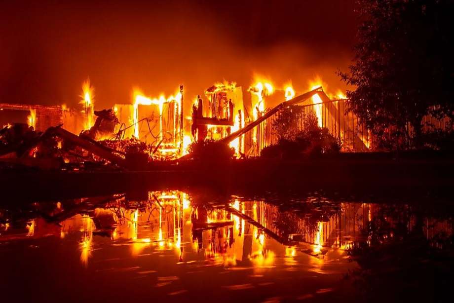 Sube a ocho la cifra de muertos por incendios en California - carrint3
