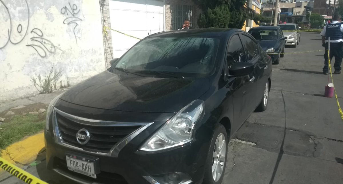 Abandonan seis cadáveres dentro de auto en Nezahualcóyotl