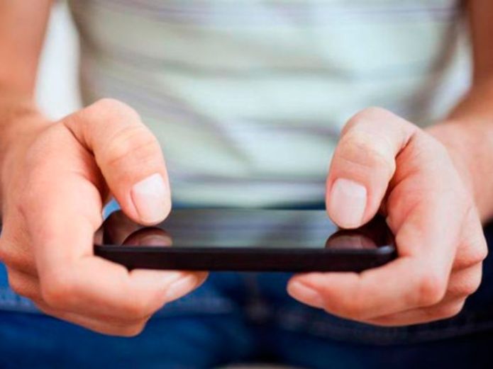 El internet puede ser más adictivo que las drogas, el alcohol y el sexo - celular