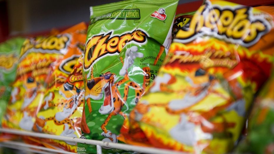Extirpan vesícula biliar a adolescente tras comer Cheetos y Takis - cheetos